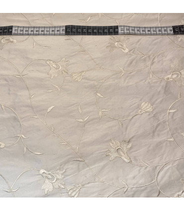 Thaisilke med broderi - stilker