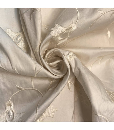 Thaisilke med broderi - stilker